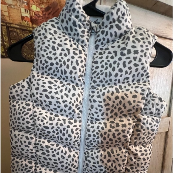 Other - Gap kids girls, puffer vest in size large new without tags